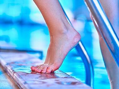 Toenail fungus infection can occur in swimming pools